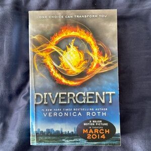 *3 for $10* Divergent (#1) by Veronica Roth - Paperback